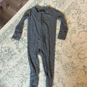Grey ribbed little sleepies